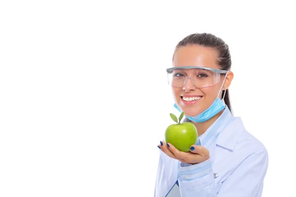 Mulher sorridente médico com uma maçã verde. — Fotografia de Stock