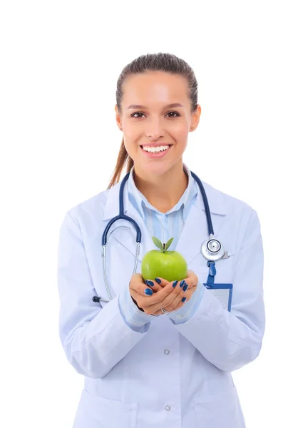 Usmívající se žena lékař se zeleným jablkem. — Stock fotografie