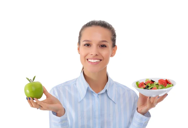 Portrét krásné ženy lékař drží talíř s čerstvou zeleninou a zelené jablko — Stock fotografie