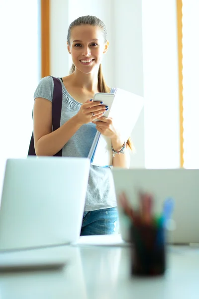 Woman use of mobile phone in university — Stock Photo, Image