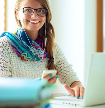 Cep telefonu Üniversitesi'nde kadın kullanımı