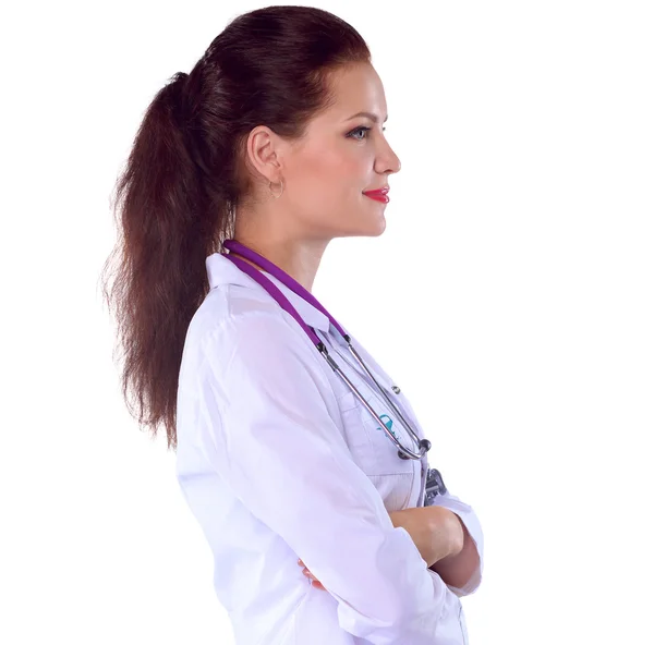 Portrait de jeune femme médecin avec manteau blanc debout — Photo