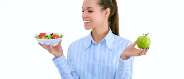 Portræt af en smuk kvinde læge holder en plade med friske grøntsager og grønt æble - Stock-foto