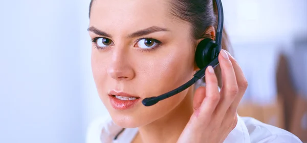 Close-up portrait of a customer service agent sitting at office — Stock Photo, Image