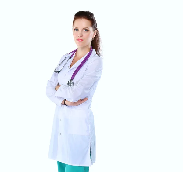 穿着制服站在医院里微笑的女医生 — 图库照片