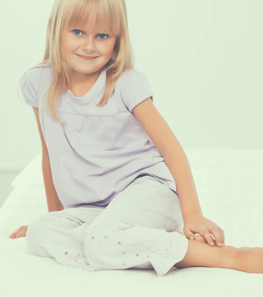 Kleines Mädchen zur Untersuchung im Krankenhaus — Stockfoto