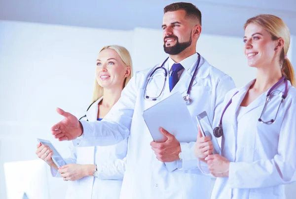Male doctor offering handshake In Front Of His Colleagues — Stock Photo, Image