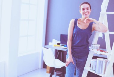 iç tasarım, yenileme ve teknoloji konsepti.