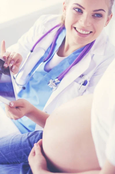 Mulher grávida na consulta médica. — Fotografia de Stock