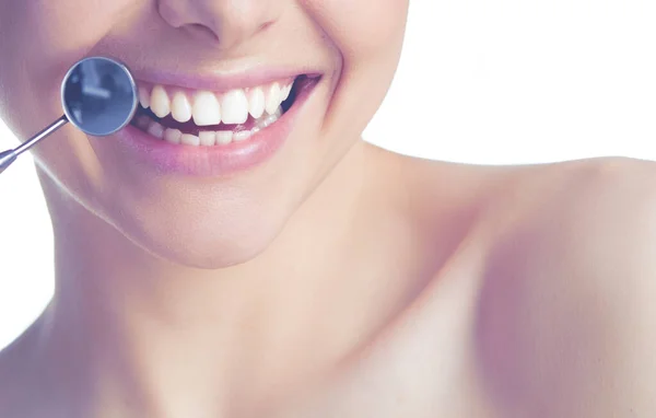 Dentes de mulher e um espelho de boca dentista — Fotografia de Stock