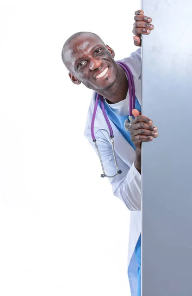 Een mannelijke dokter met een leeg bordje. Dokter. Billboard — Stockfoto