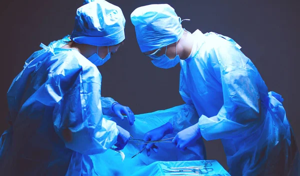 Team surgeon at work in operating room — Stock Photo, Image