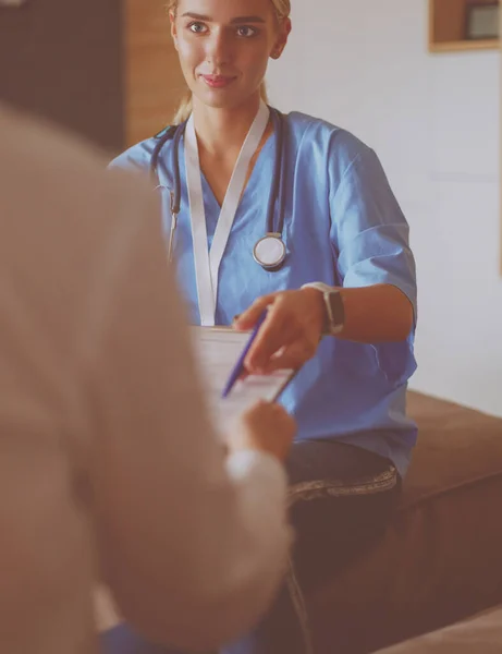 Doctor and patient discussing something while sitting at the table . Medicine and health care concept — Stock Photo, Image