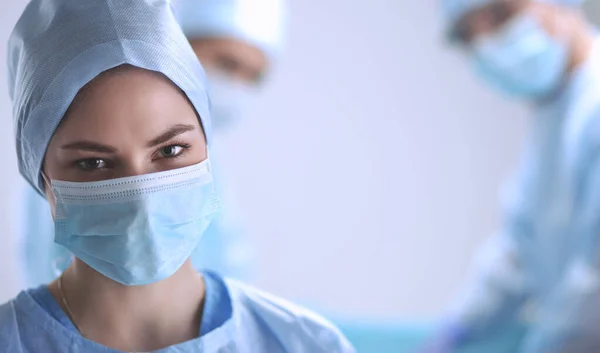 Teamchirurg bei der Arbeit im Operationssaal — Stockfoto