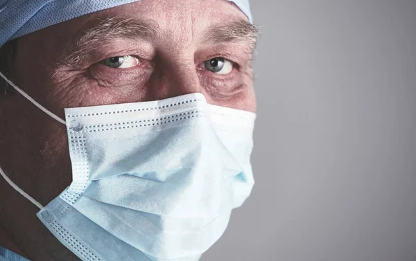 Team surgeon at work in operating — Stock Photo, Image