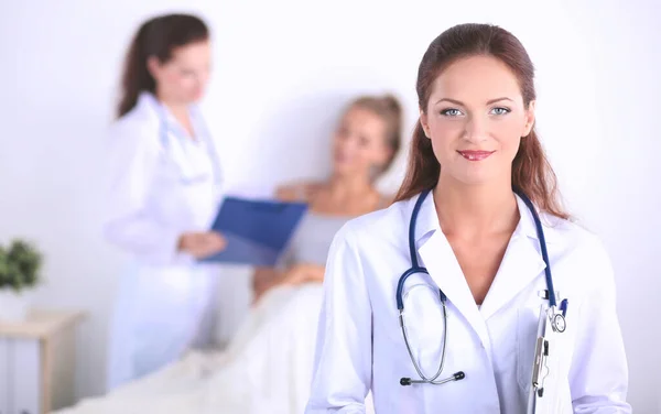Woman doctor with folder standing at hospital — Stock Photo, Image