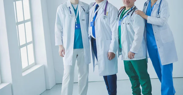 Successful medical team. Confident doctors team standing together and smiling — Stock Photo, Image