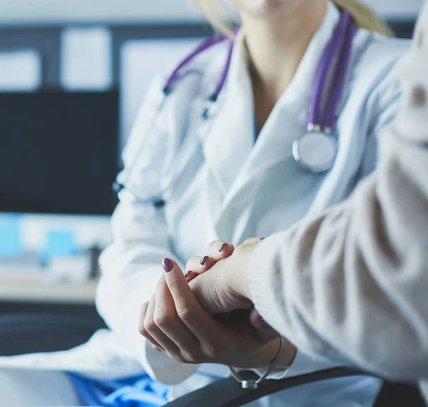 Doctor or nurse holding elderly ladys hands — Stock Photo, Image