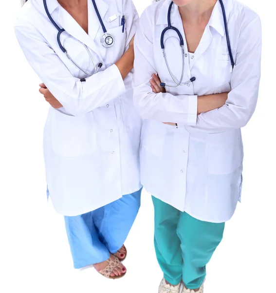 Duas jovens médicas, de pé no hospital — Fotografia de Stock