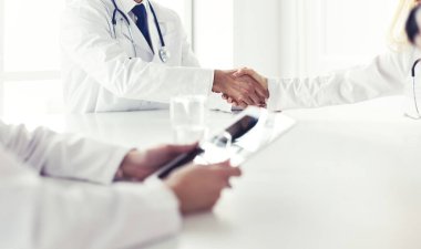 İstişare klinikte sahip hekimlerin