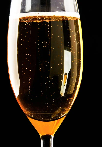 Glass of sparkling shampagne wine on a black background — Stock Photo, Image