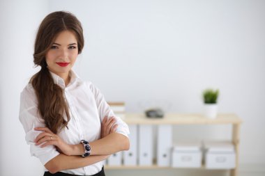 Kollarını ile çekici işkadını kapalı duran çarpı işareti.