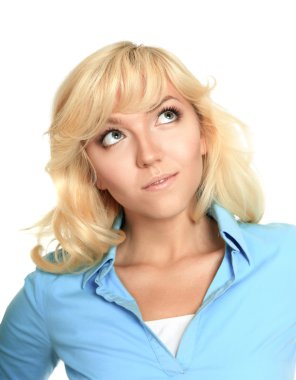 duran, beyaz zemin üzerine izole güzel bir kadın portresi