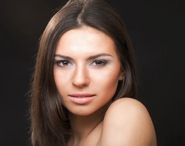 Portrait of a beautiful young woman, closeup, isolated on white — Stock Photo, Image