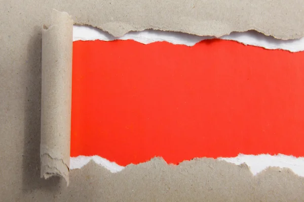 Rozdarty z czerwonego papieru, na białym tle — Zdjęcie stockowe