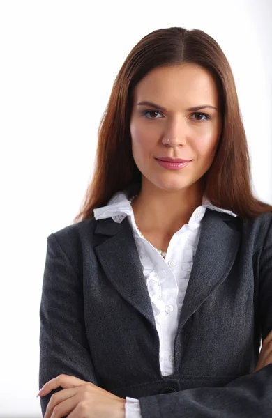 オフィスで腕を組んで立っているビジネス女性の肖像画 — ストック写真