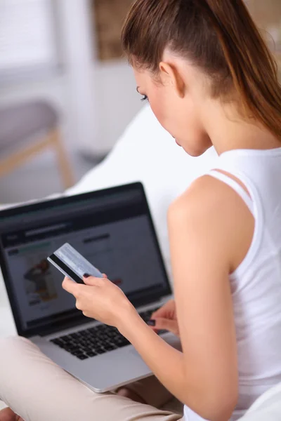 Woman shopping online with credit card and computer. — Stock Photo, Image