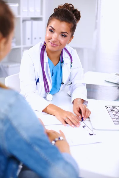 Doctor and patient sitting on the desk  at office — Stock Photo, Image