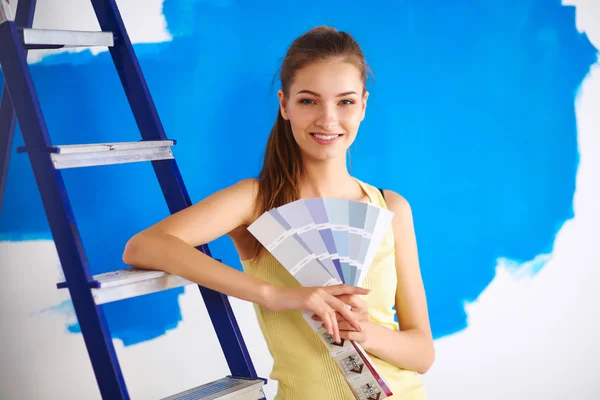 Young beautiful woman holding color palette , standing near wal — Stock Photo, Image