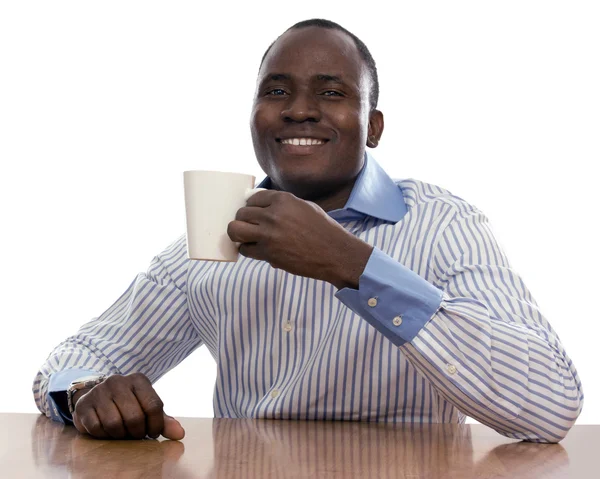 Hombre africano con taza de té, sentado en el escritorio —  Fotos de Stock