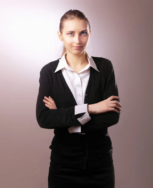 Portrait of business woman standing with folded arms — Stock Photo, Image