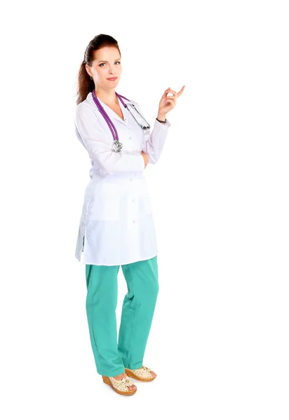 年轻的女医生指出，站在医院 — 图库照片