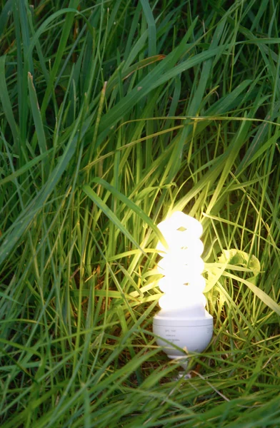 Lâmpada de luz brilhante — Fotografia de Stock