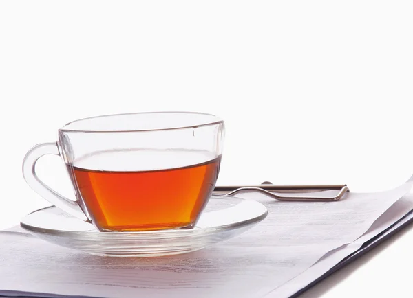 Tea flowing in cup — Stock Photo, Image