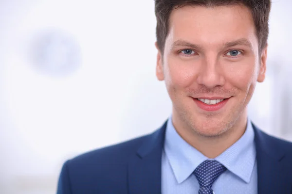 Business man or manager standing against his desk at the office — Stock Photo, Image