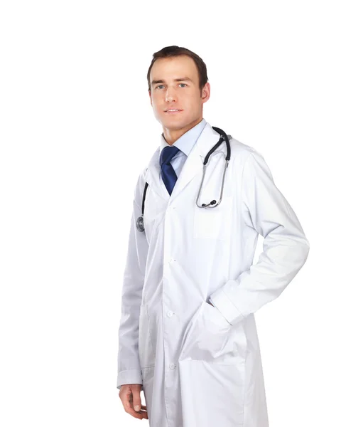 Retrato de jovem médico com estetoscópio isolado em branco — Fotografia de Stock