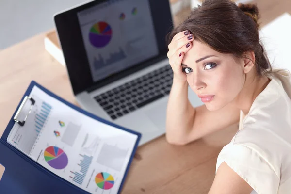 Portrait of tired young business woman with laptop computer at the office — Stock Photo, Image