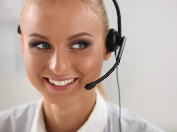 Close-up portrait of a customer service agent sitting at office — Stock Photo, Image