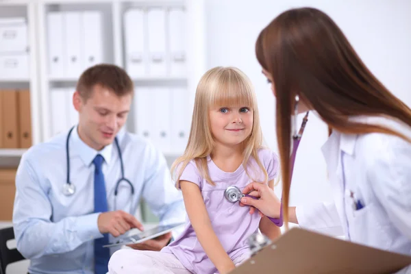 Female doctor examining child with stethoscope at surgery — Stock Photo, Image