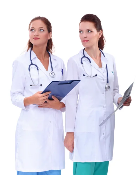两名女护士正在观看X射线图像 — 图库照片