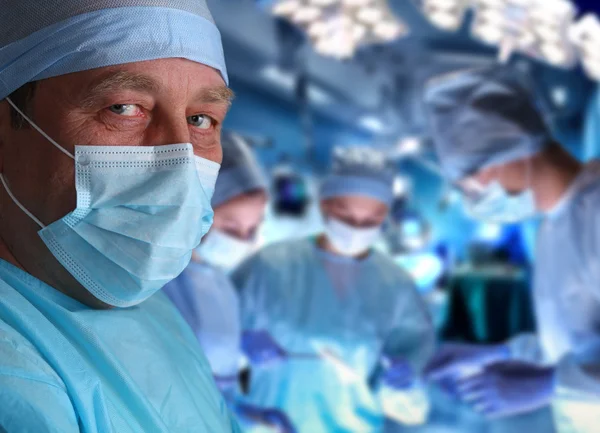 Team surgeon at work in operating — Stock Photo, Image