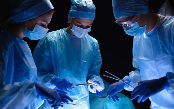 Team surgeon at work in operating — Stock Photo, Image