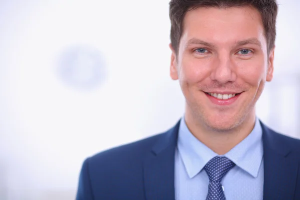 Business man or manager standing against his desk at the office — Stock Photo, Image