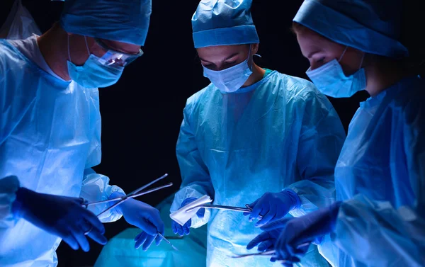 Team surgeon at work in operating — Stock Photo, Image