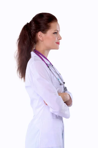 Portrait de jeune femme médecin avec manteau blanc debout — Photo