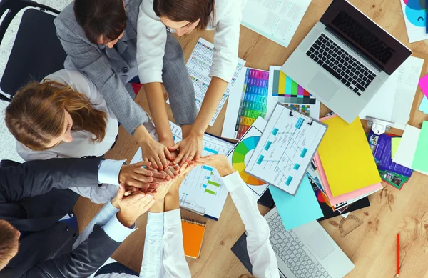 Business team met handen bij elkaar - teamwork concepten — Stockfoto